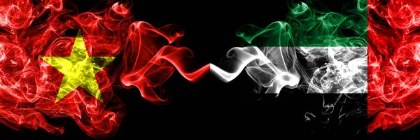 Vietnam, Vietnamlılar Birleşik Arap Emirliklerine karşı, Emirati bayrakları yan yana içiyor.