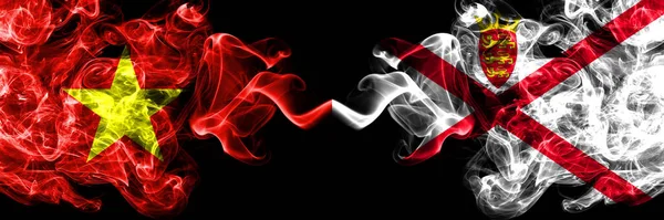 Vietnam, Vietnam, Birleşik Krallık, İngiltere, İngiltere ve Jersey 'e karşı duman bayrakları.