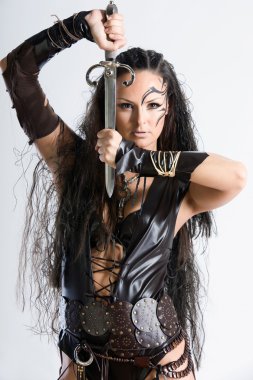 Deri giyim hançeriyle güzel amazon