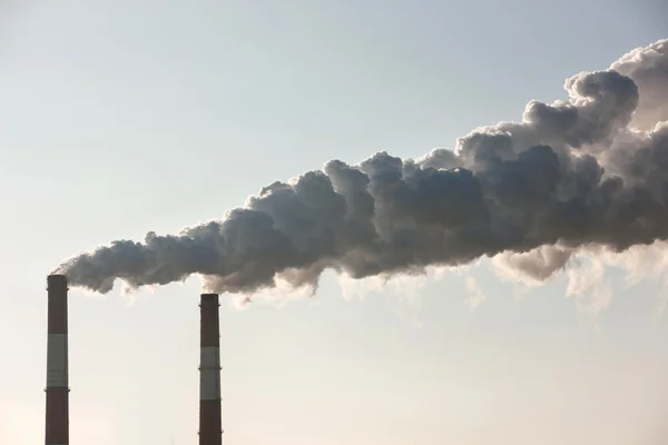 Tubos industriales - calentamiento global — Foto de Stock
