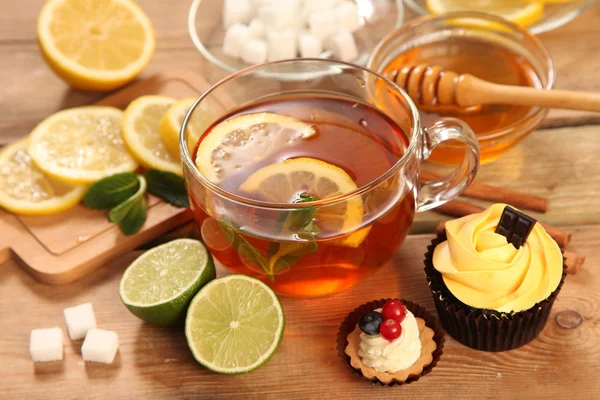 Tea and sweets — Stock Photo, Image