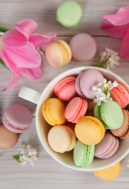 ahşap üzerine acıbadem kurabiyesi