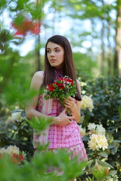 Donna con fiori — Foto Stock