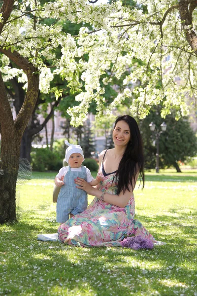 Mutter mit Sohn — Stockfoto