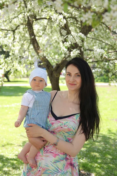 Mutter mit Sohn — Stockfoto