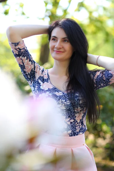 Woman in park — Stock Photo, Image