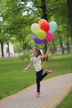 Parktaki sevimli kız.