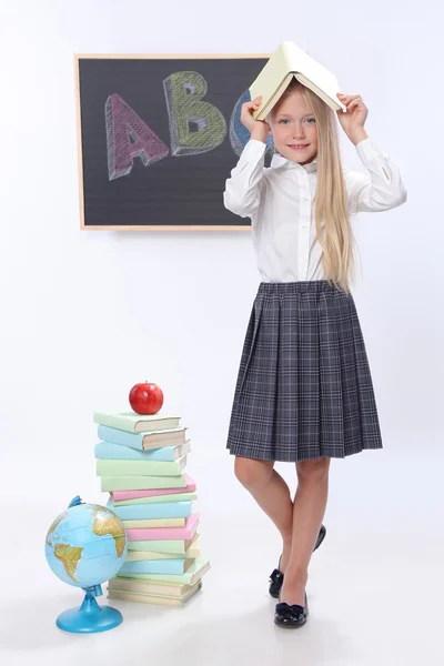 Flicka i klassrummet — Stockfoto
