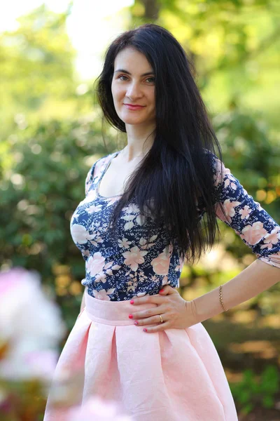 Woman in park — Stock Photo, Image