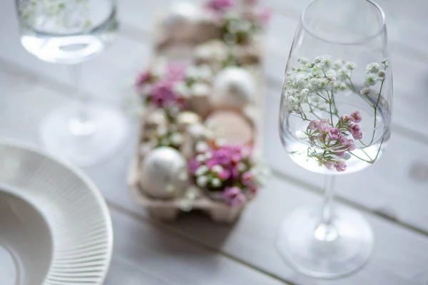 Osterkomposition Mit Eiern Und Blumen Stockbild