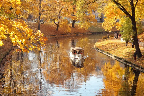 秋の船 — ストック写真
