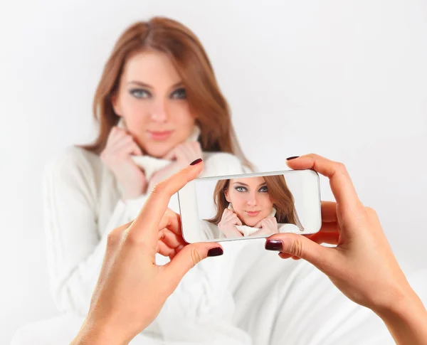 Donna che indossa maglione — Foto Stock