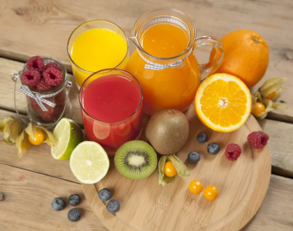 Fruits on wood — Stock Photo, Image