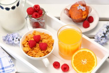 suyu ve Mısır gevreği