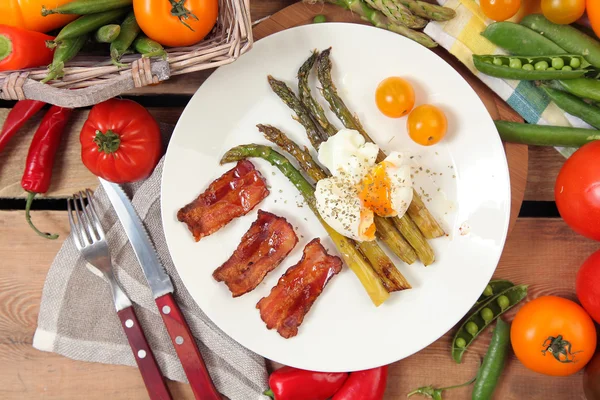 Asparagus on plate — Stock Photo, Image