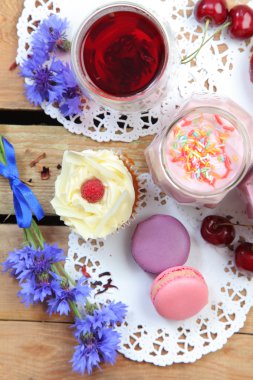 acıbadem kurabiyesi ve berry