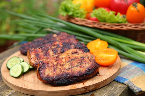 Meat and vegetables — Stock Photo, Image