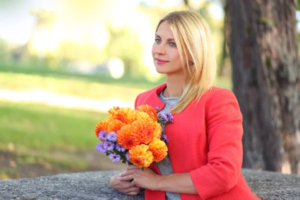 Holding flower — Stock Photo, Image