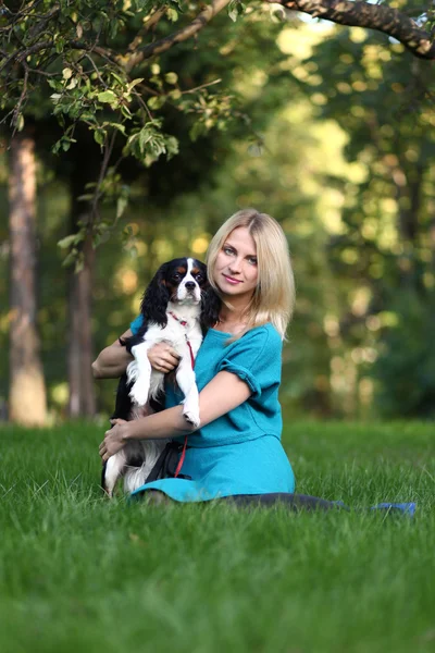 Vrouw met huisdier — Stockfoto