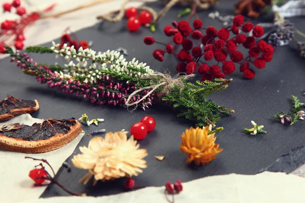 Composición de otoño en la mesa — Foto de Stock