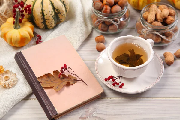 Comida de outono na mesa — Fotografia de Stock