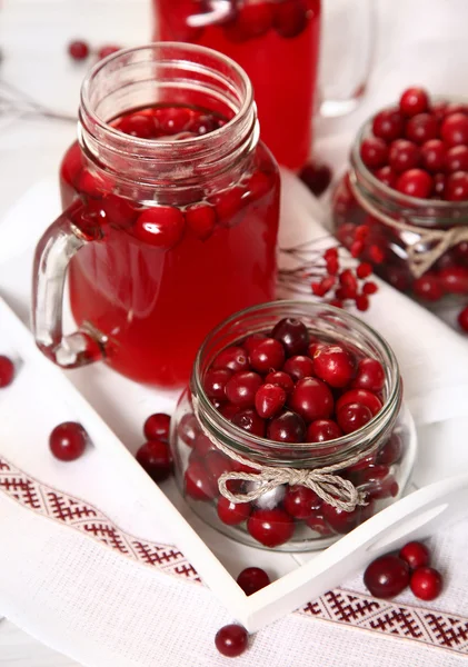 Fruktdrink på tabell — Stockfoto