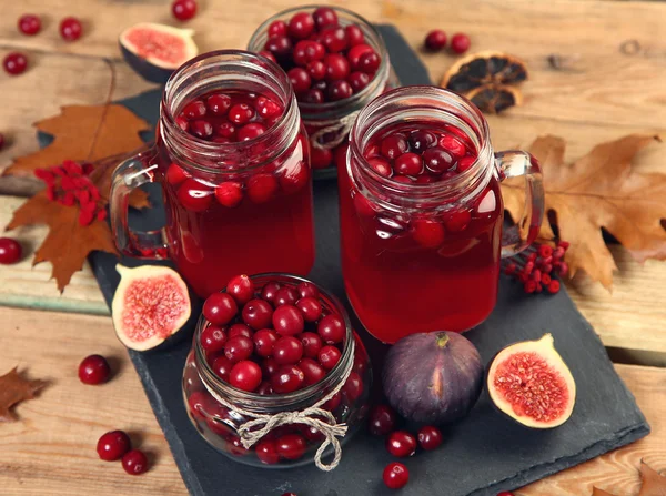 Vruchten drankje op tafel — Stockfoto