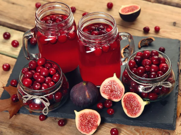 Vruchten drankje op tafel — Stockfoto