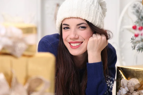 Mujer celebrando la Navidad — Foto de Stock