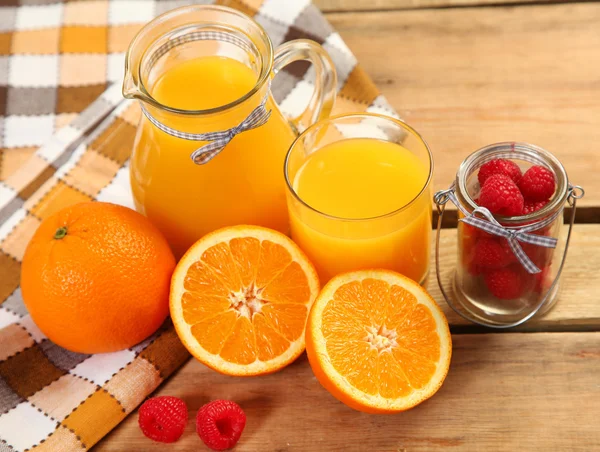 Frischer Orangensaft — Stockfoto