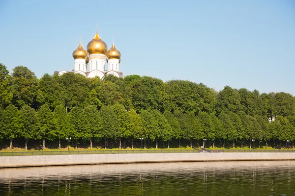 Şehir Yaroslavl Volga Nehri üzerinde çıkabilir — Stok fotoğraf