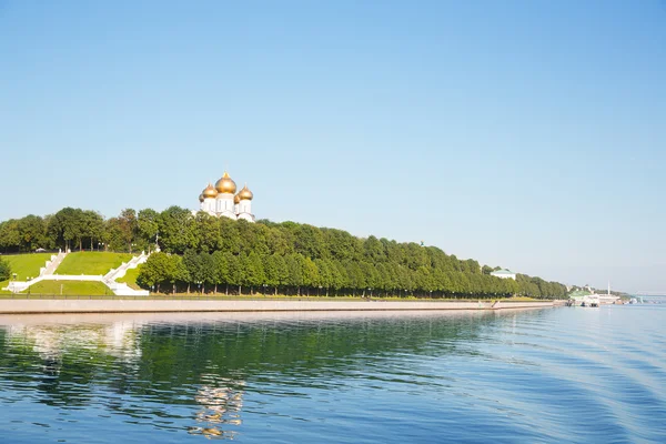 Der Damm der Stadt Jaroslawl an der Wolga — Stockfoto