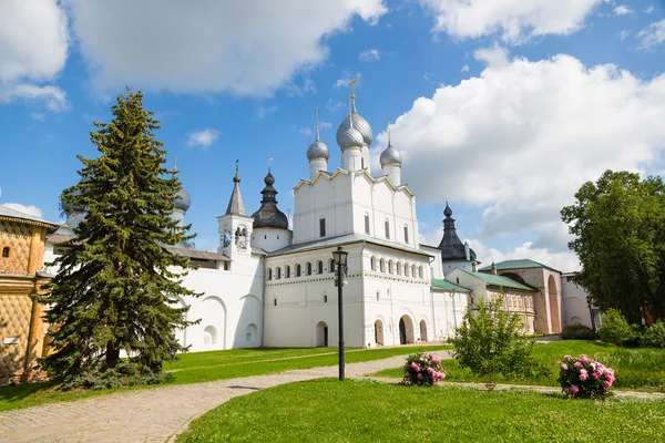 Altın yüzük Rusya'nın Rostov Kremlin avlusu dahil — Stok fotoğraf