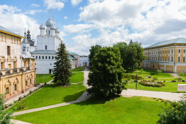 Los templos antiguos de Rostov Kremlin de Rostov Grande —  Fotos de Stock