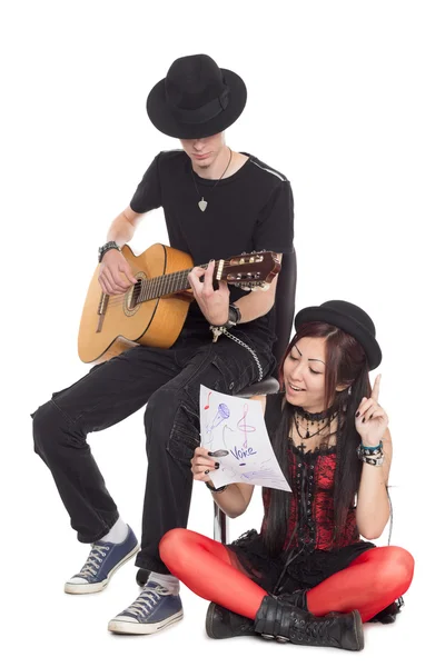 多様な若いカップルの音楽の肖像画 — ストック写真