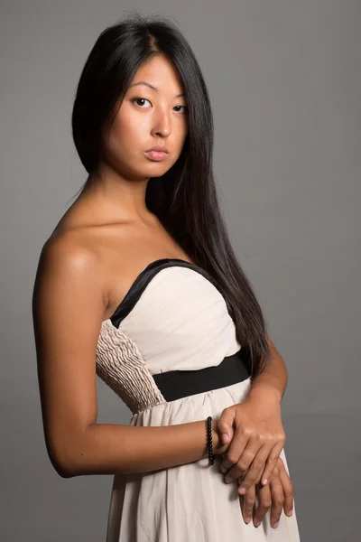 Portret jonge mooie Aziatische meisje — Stockfoto