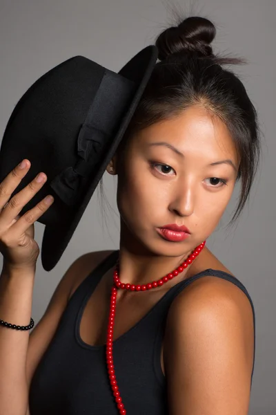 Fashionable young woman of Asian — Stock Photo, Image