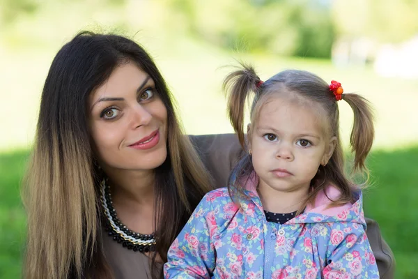 Feliz madre e hija — Foto de Stock