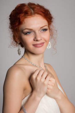 Tören elbiseli çekici gelin 