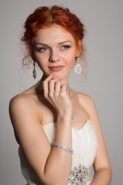 Tören elbiseli güzel gelin