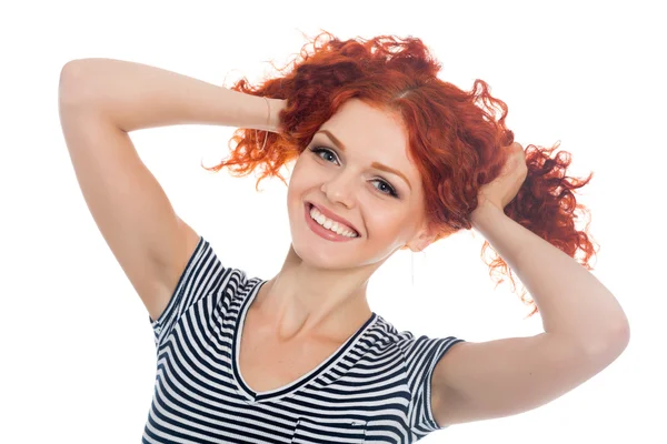 Fröhliches Mädchen mit roten Haaren — Stockfoto