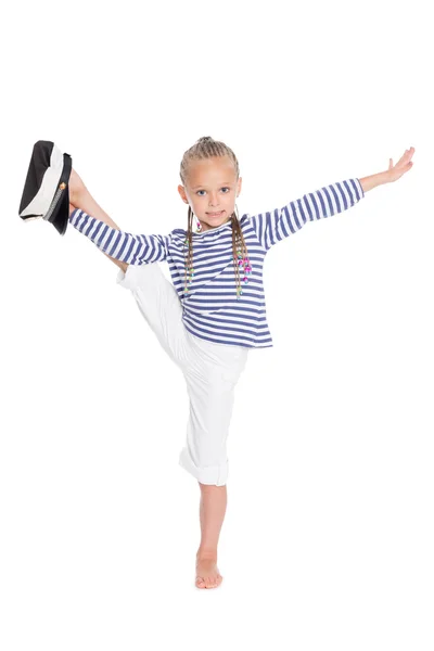 Kislány hajt végre gimnasztikai gyakorlat — Stock Fotó
