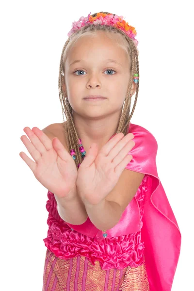 Menina europeia dançando dança tailandesa — Fotografia de Stock