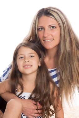 gülümseyen anne ve kızı portresi