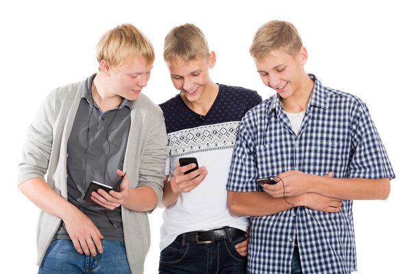 Радостные парни со смартфонами
 