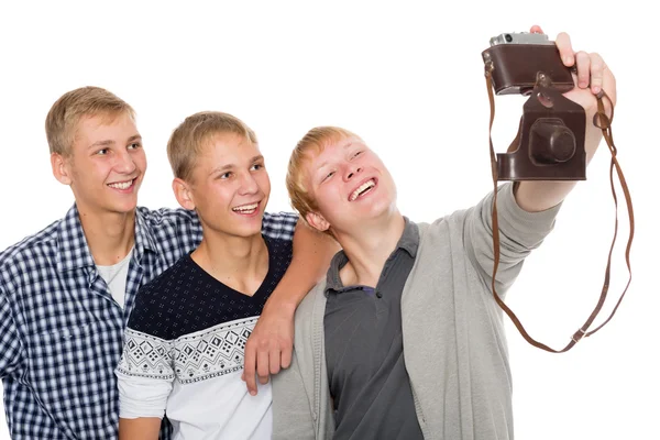Gli amici si prendono una vecchia macchina fotografica — Foto Stock