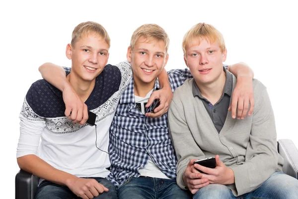 Retrato de amigos sentados en un sofá —  Fotos de Stock