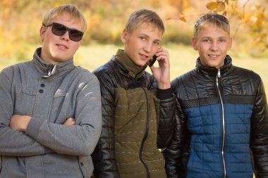 Bir grup genç adam portresi