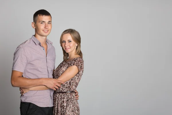 Feliz pareja joven — Foto de Stock