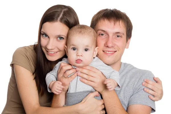 Junge Eltern umarmen geliebten Sohn — Stockfoto